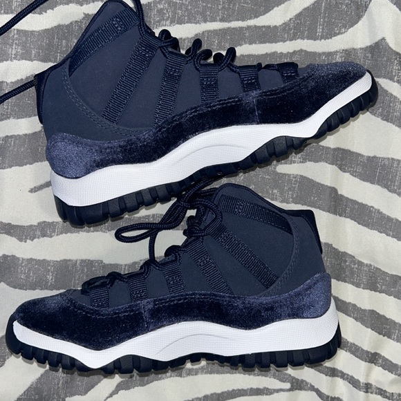 Kids Jordan’s - Picture 4 of 7